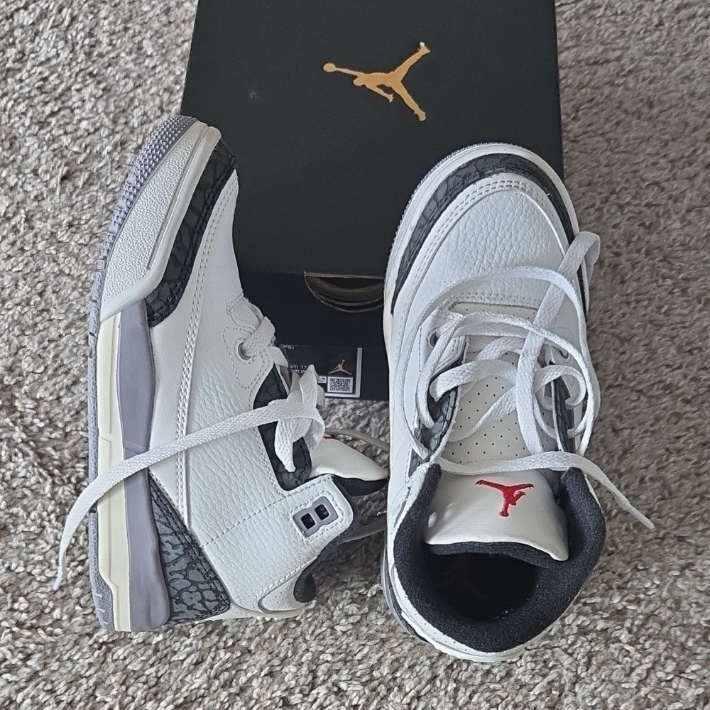 Jordan Boy White and Gray Sneakers Retro 3